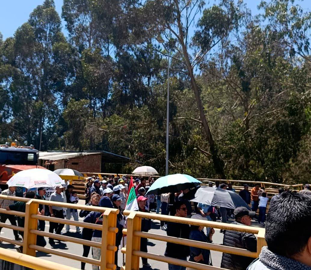 El Puente Internacional de Rumichaca volvió a operar tras 19 días de bloqueo que frenaron el comercio entre Colombia y Ecuador. FOTO COLFECAR