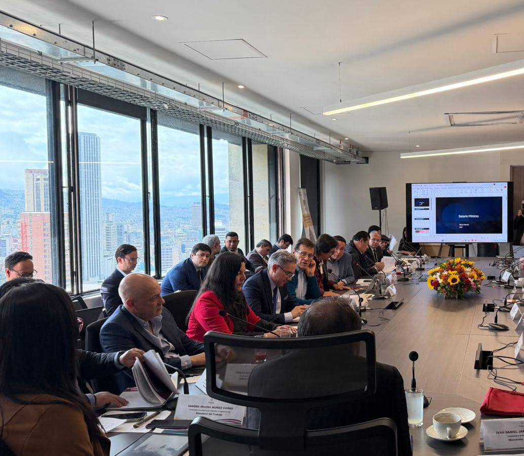 En Colombia cursa por estas semanas la concertación del salario mínimo para el 2026, y en el primer plazo fijado el pasado 15 dediciembre no hubo acuerdo ni consenso entre empresarios y sindicatos. FOTO: MinTrabajo.