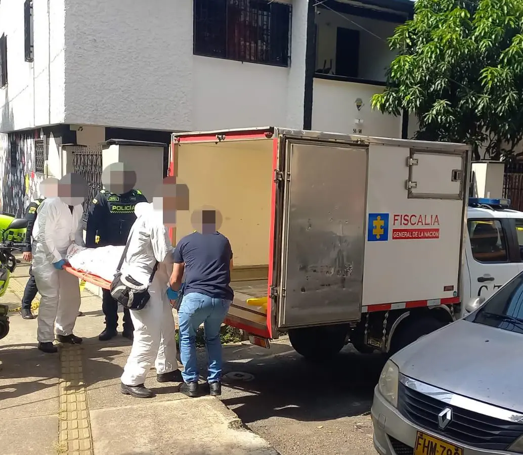 Imagen de referencia del levantamiento de un cuerpo en Medellín. Foto: Mauricio Palacio Betancur