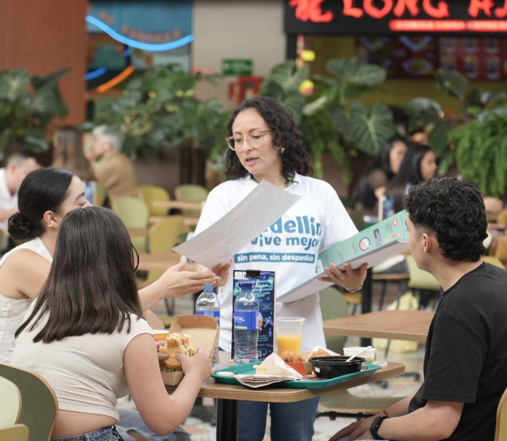 Campaña de activación en diferentes espacios comerciales de Medellín, con el fin de prevenir el desperdicio de alimentos en la ciudad. FOTO Cortesía Alcaldía de Medellín.