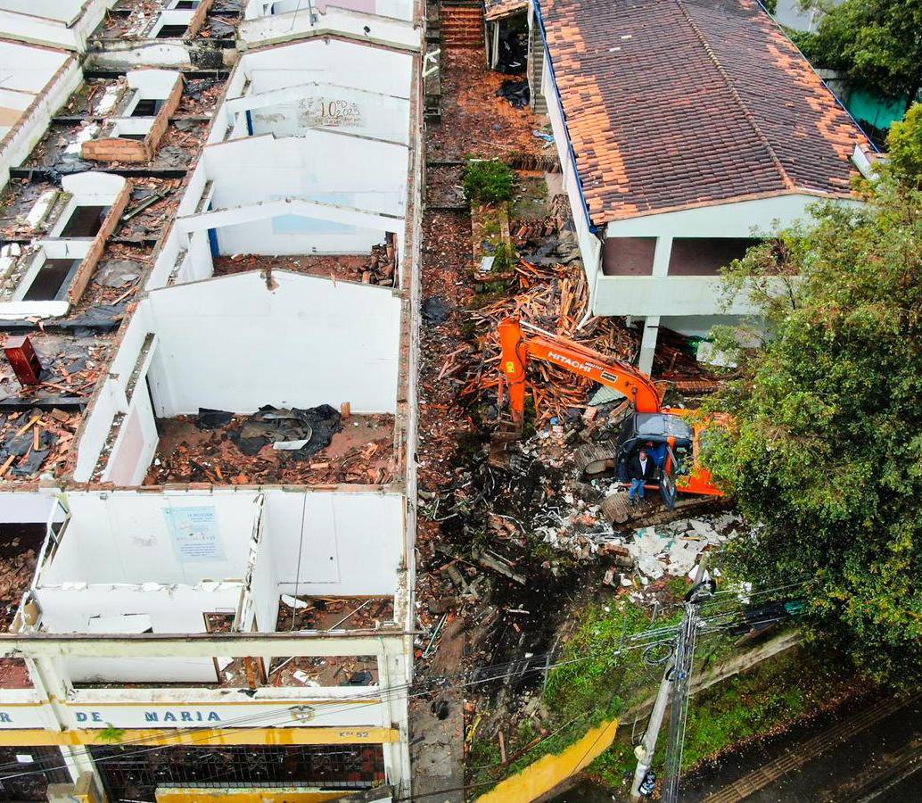 Las labores de demolición avanzan de forma progresiva y técnica en la Institución Educativa Normal Superior de María, con el objetivo de dar paso a la construcción de la nueva Ciudadela Educativa 4.0. FOTO: Cortesía Alcaldía de Rionegro