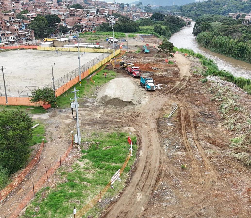 Aspecto de los trabajos en el parque Primavera Norte (antes Parques del Río Norte), que se espera estén listos en 2027. FOTO: Cortesía Alcaldía de Medellín