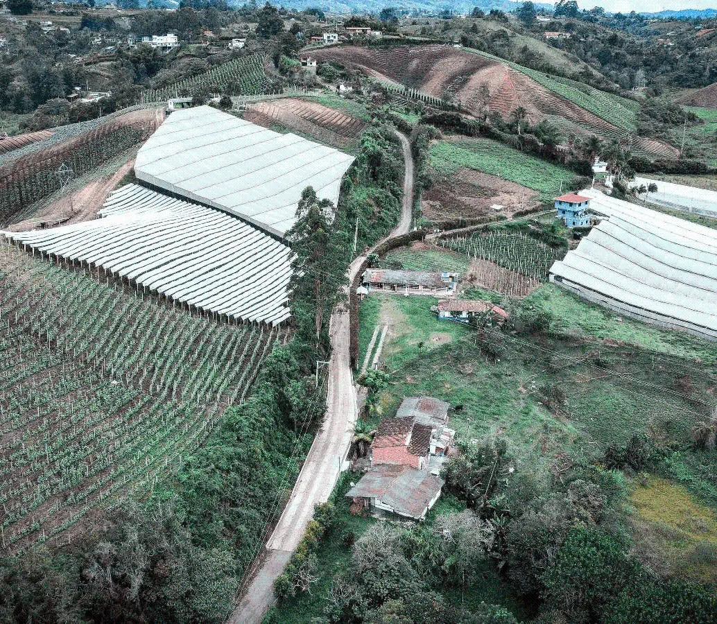 En la vereda La Sonadora, de Guatapé, se terminó una de las pocas obras de este tipo que se han entregado en Antioquia. FOTO Invías