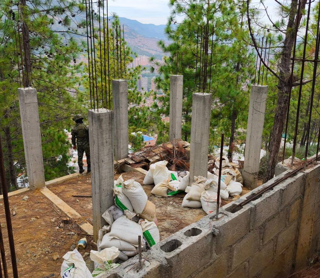 El Cerro Quitasol es un área protegida y está prohibido construir en él. FOTO Alcaldía de Bello.