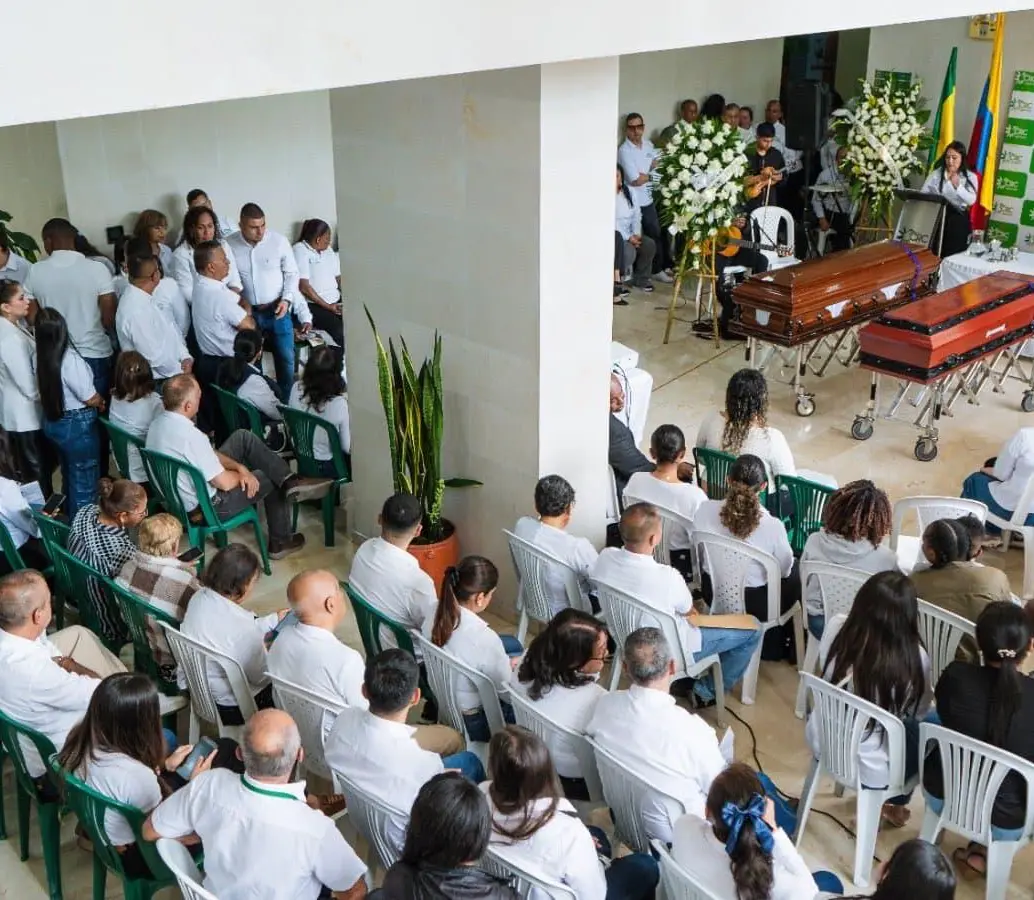 Homenaje a Jarol Jair Bojorge y Patricia Mosquera, quienes perdieron la vida en los atentados del pasado 25 de abril. Foto: Redes sociales Corporación Autónoma Regional del Cauca