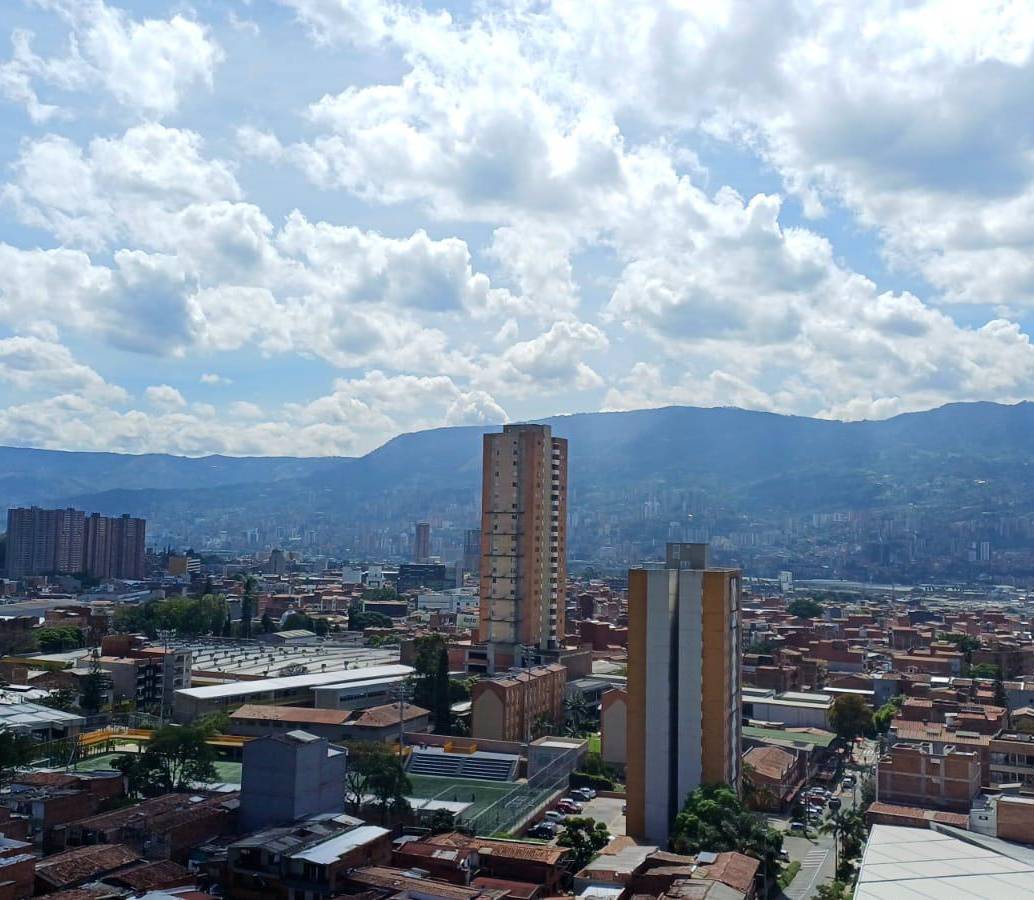 Panorámica del sur del Valle de Aburrá el lunes 12 de mayo del 2025. FOTO: JUAN ANTONIO SÁNCHEZ.