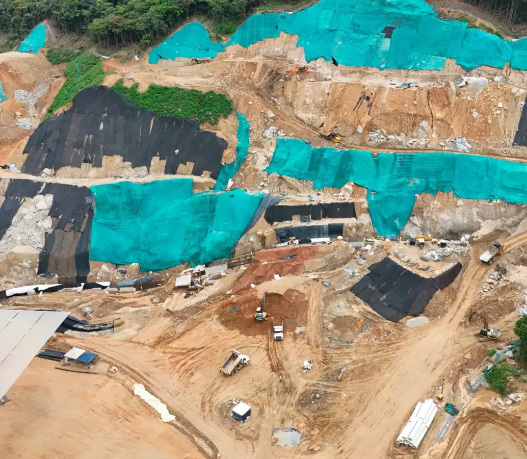 Así avanza la construcción del vaso La Piñuela, que lleva ya casi tres años de retraso de acuerdo al cronograma que debió cumplir la alcaldía anterior. FOTO: CORTESÍA