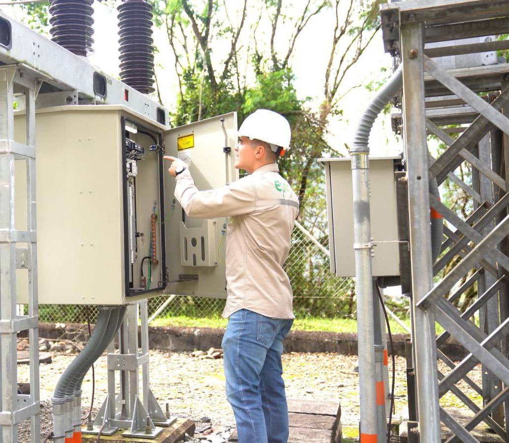 Las subestaciones de energía cumplen un papel fundamental en el sistema eléctrico: reciben la energía en altos voltajes, la transforman a niveles adecuados y la distribuyen a distintas zonas del territorio. FOTO: Cortesía EPM