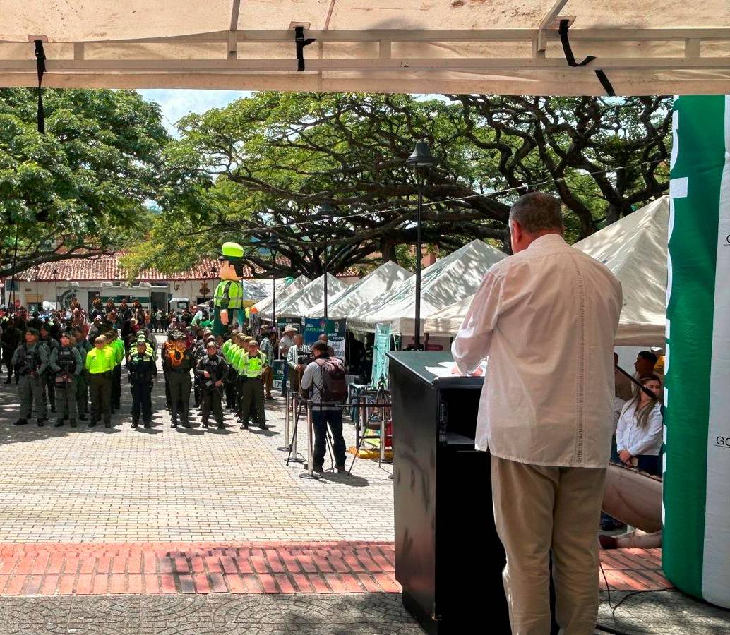 El acto de presentación de estos uniformados se realizó en el parque de Ciudad Bolívar, donde se anunció cómo iba a funcionar esta estrategia de seguridad en esta subregión. FOTO: CORTESÍA POLICÍA ANTIOQUIA
