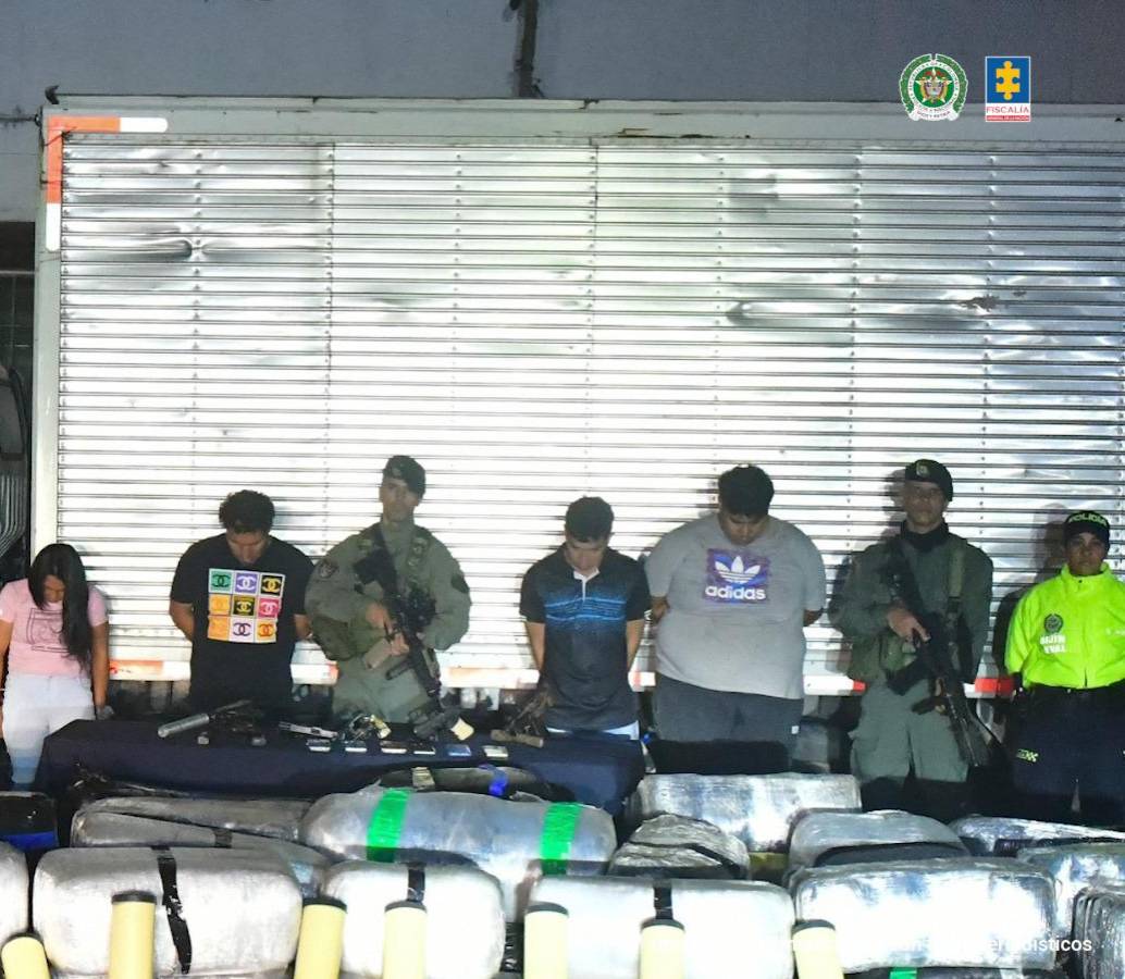 Los investigados fueron imputados por al menos nueve delitos, entre los que se encuentran tráfico de fabricación, o porte de estupefacientes agravado. FOTO: Cortesía Fiscalía General de la Nación