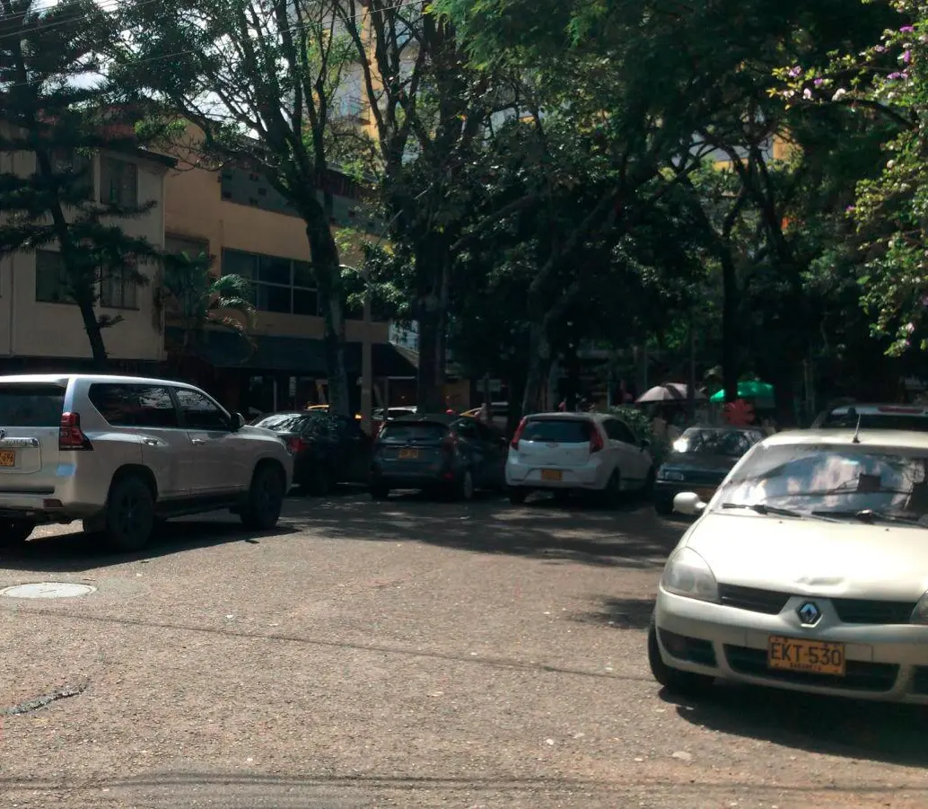 En este sector del barrio Florida Nueva, en Laureles, ocurrió el asesinato de alias El Core, un hombre que cuidaba carros en el sector. FOTO: LAURA ROSA JIMÉNEZ VALENCIA