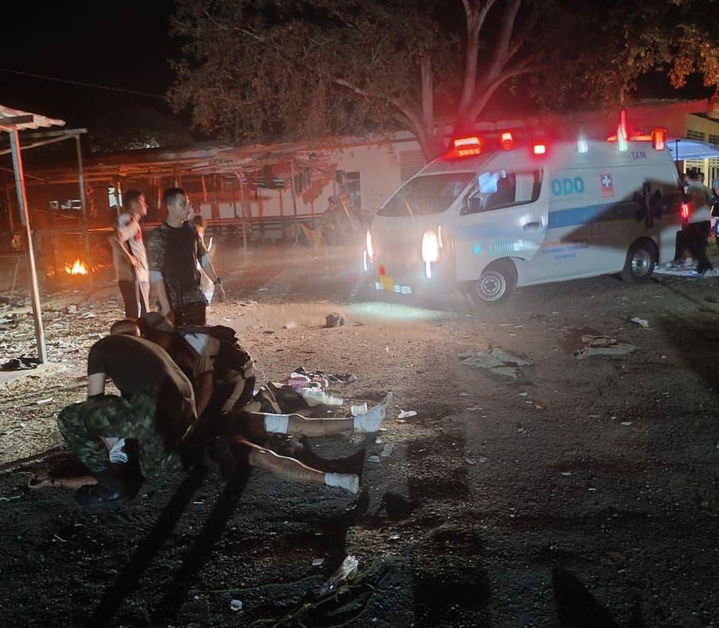 Momento del atentado en la base militar de Aguachica, Cesar. FOTO: REDES SOCIALES