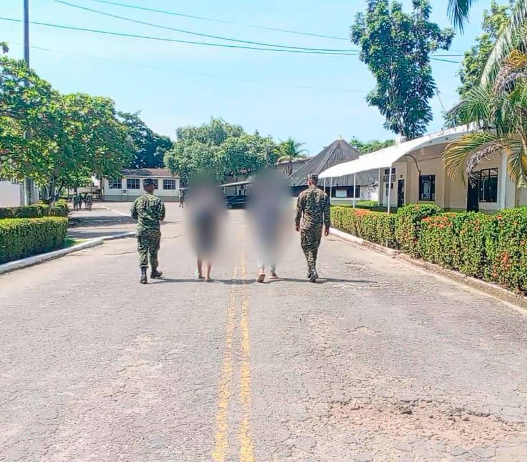Los menores de edad fueron llevados a una base militar en Barrancabermeja, Santander. FOTO: Cortesía Ejército