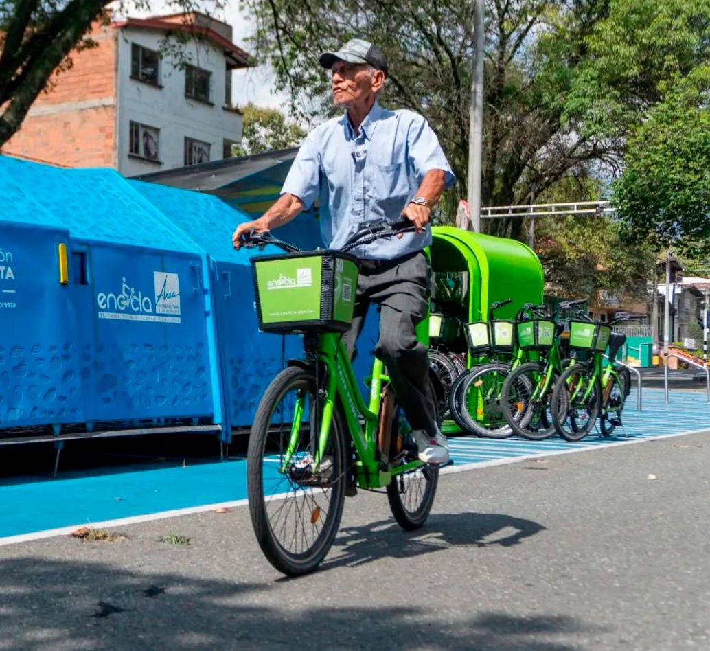 EnCicla dispone de más de 1.000 bicicletas y tiene presencia en los diez territorios que conforman el Valle de Aburrá, en un servicio totalmente gratuito para sus usuarios. Foto: Cortesía. 