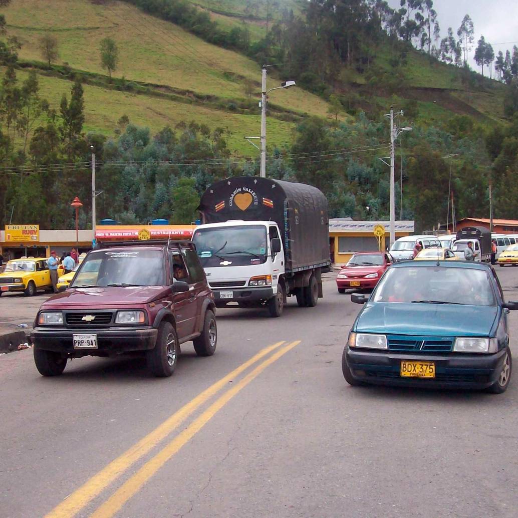 El centro de pensamiento económico Anif estima que escalar la disputa entre Colombia y Ecuador implica costos relevantes para ambas economías. FOTO Colprensa