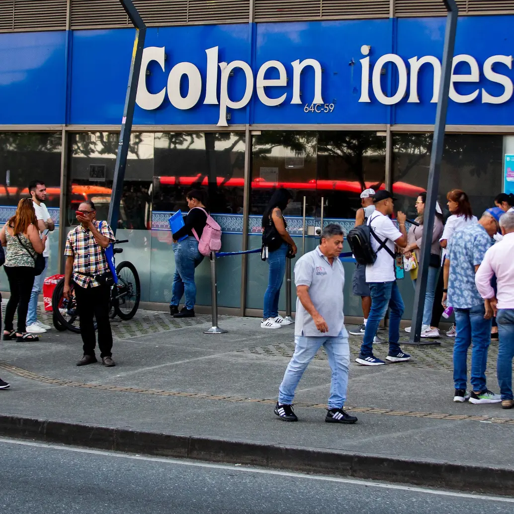 Anif indicó que el incremento del salario mínimo implica un aumento automático en las obligaciones del Estado con los pensionados del régimen de prima media que maneja Colpensiones. FOTO Julio César Herrera