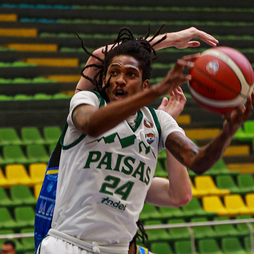 El norteamericano Vicent Cole aporta en la ofensiva de Paisas en la Liga Profesional de baloncesto. <span class="mln_uppercase_mln">FOTO</span> <b><span class="mln_uppercase_mln">Manuel Saldarriaga</span></b>