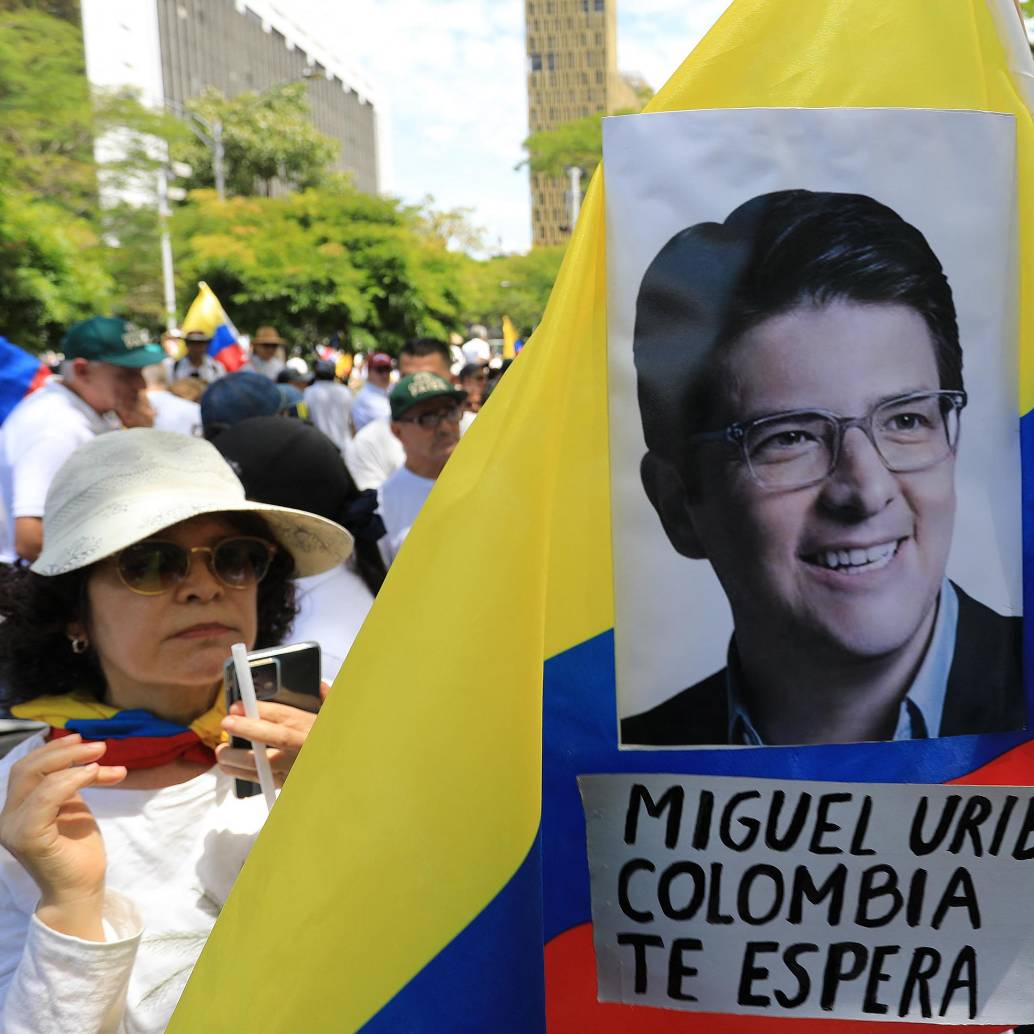 Familiares han informado sobre la recuperación del senador de 39 años. Foto: AFP