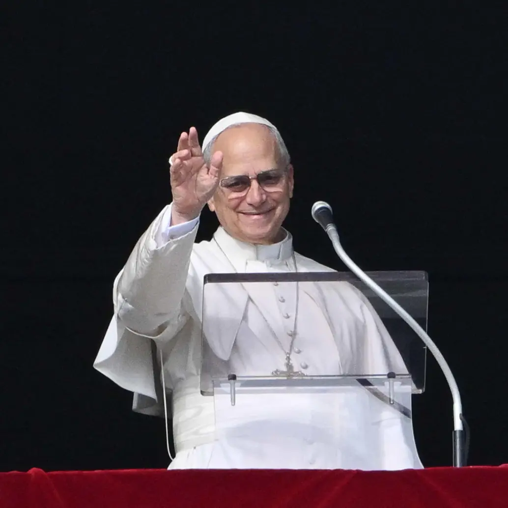 El papa León XIV presidió en la basílica de San Pedro la misa de Año Nuevo, en la que pidió una paz “desarmada y desarmante”. FOTO: AFP. 