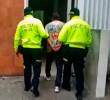 Momentos en que es capturado el hombre que presuntamente abusó de su expareja durante 9 años. FOTO: IMAGEN TOMADA DE VIDEO POLICÍA