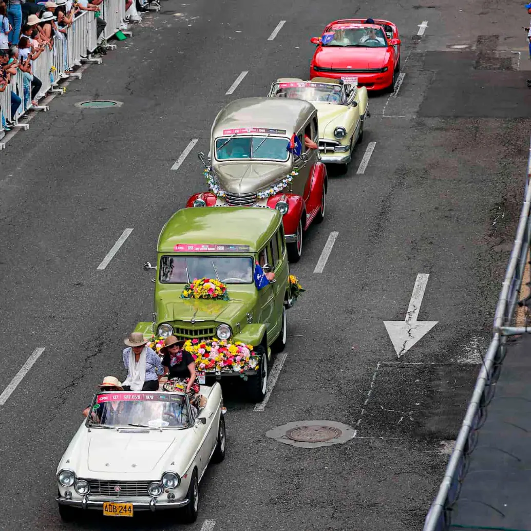 17 kilómetros recorrieron los 390 vehículos en el Desfile. FOTO Manuel Saldarriaga