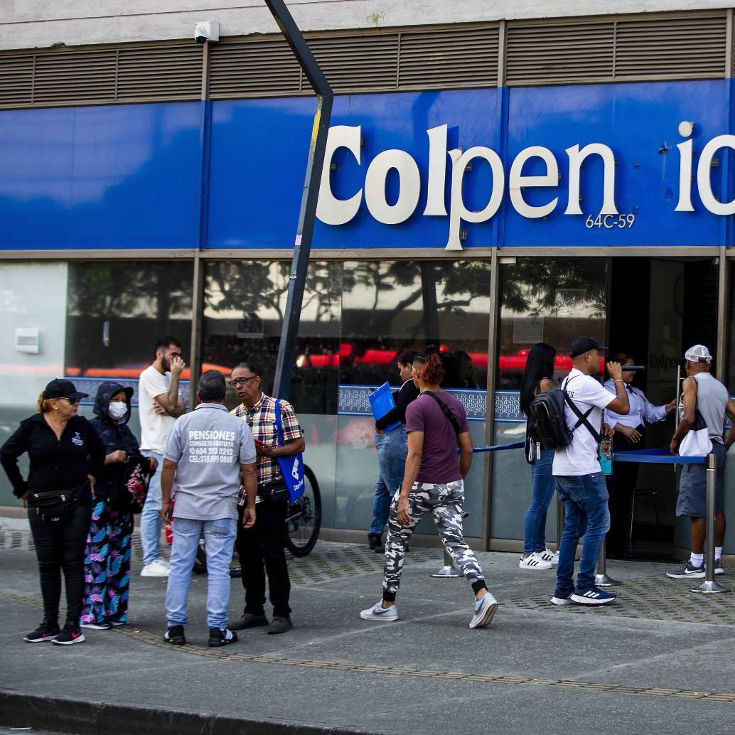 Colpensiones busca que desde los fondos privados se trasladen los ahorros de los trabajadores de alto riesgo para que el gobierno pueda cumplir con el fondo solidario prometido por Gustavo Petro. Foto: Julio César Herrera Echeverri
