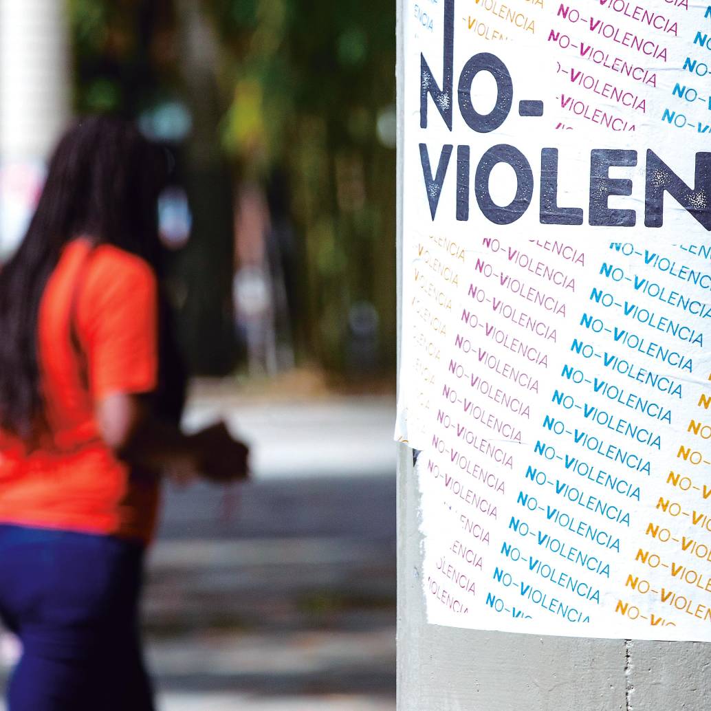 Los riesgos más constantes para las mujeres lideresas en Antioquia son las amenazas de muerte, la violencia sexual, la persecución territorial y el hostigamiento por parte de los grupos armados. FOTO<b><span class="mln_uppercase_mln"> jAIME pÉREZ</span></b>