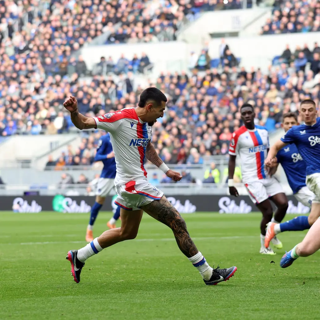 ¡Grito colombiano en Inglaterra! Daniel Muñoz sigue imparable con Crystal Palace FOTO: Tomada de @premierleague