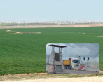 La Franja de Gaza mide 325 kilómetros cuadrados y la habitan 2,3 millones de personas. En la frontera Israel tiene refugios antimisiles. FOTOS Getty y Daniel Valero
