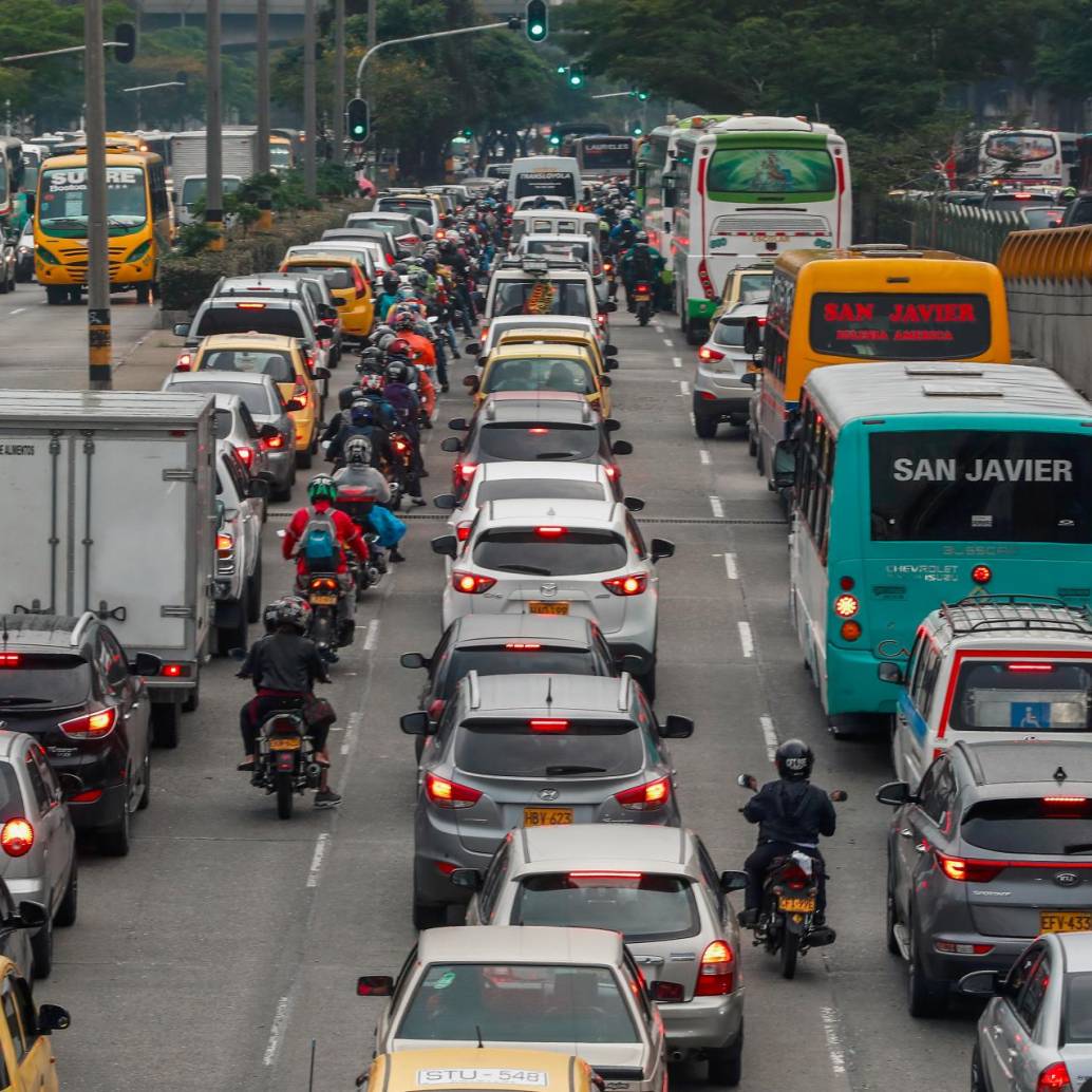 Con el pico y placa se busca disminuir las congestiones vehiculares y las relacionadas afectaciones al medio ambiente. FOTO: EL COLOMBIANO