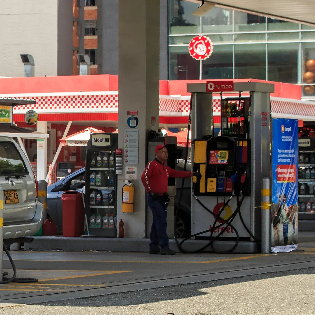 Estaciones de servicio en Colombia advierten que no cuentan con infraestructura ni reglamentación para aplicar el precio diferencial del diésel propuesto por el Gobierno. FOTO Camilo Suárez 