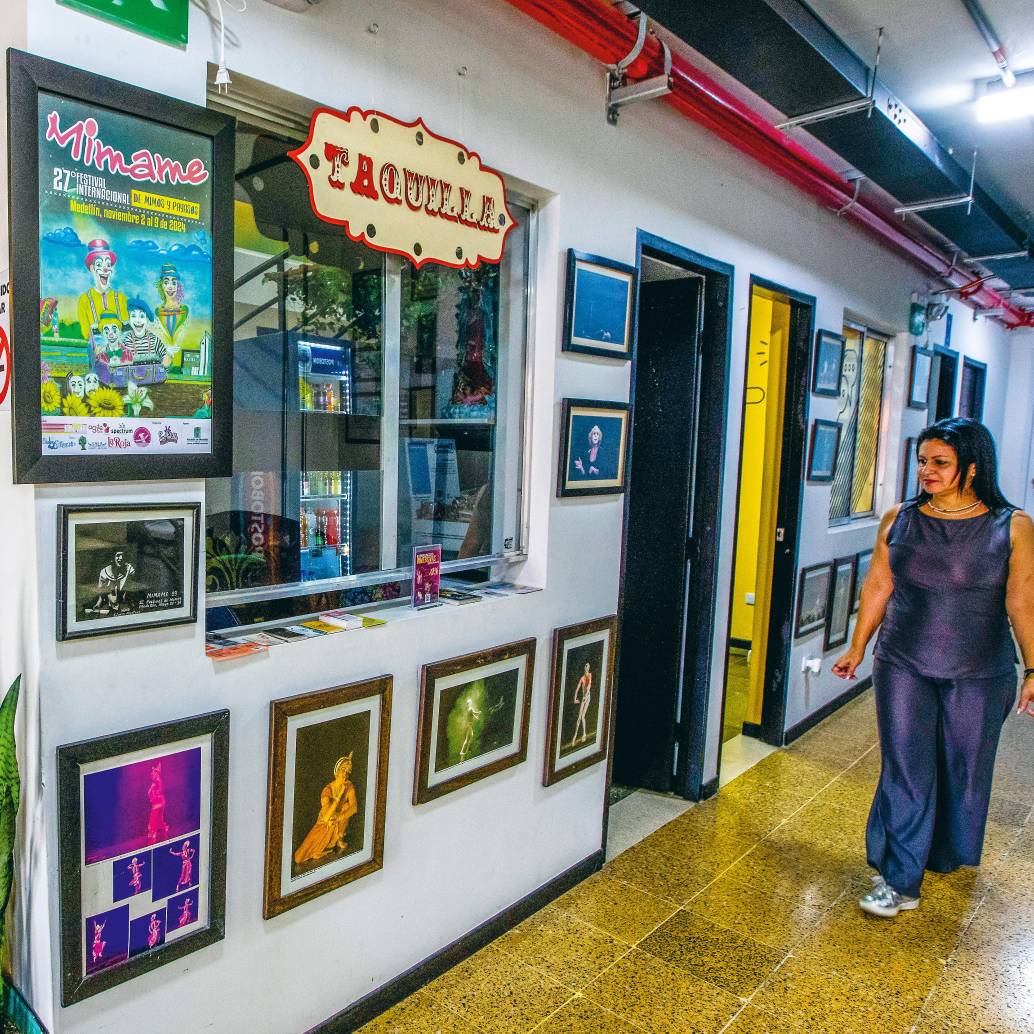 Alejandra María Jiménez, directora de La Polilla en las instalaciones del lugar. FOTO Julio César Herrera