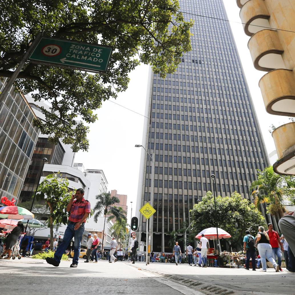 Arte a la Calle convirtió a Junín en un escenario ciudadano donde la música y el encuentro transforman la rutina del centro de Medellín. FOTO Esneyder Gutiérrez