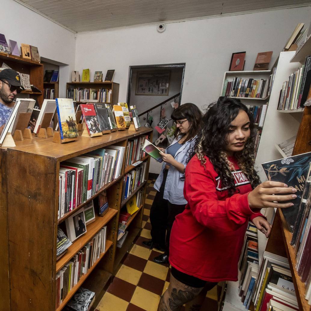 Librerías independientes de Medellín abrirán hasta la medianoche con actividades culturales gratuitas durante la primera edición de la <i>Noche de Librerías</i>. FOTO Jaime Pérez Munévar.