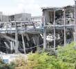 Socorristas trabajan entre los escombros en Kumamoto tras el terremoto que dejó al menos 34 muertos, mientras el calor extremo y las réplicas dificultan las labores de rescate en el suroeste de Japón. FOTO: AFP.
