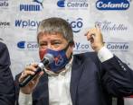 El Bolillo fue el último técnico en abandonar su plantel. Dejó el Medellín y en su reemplazo llegó Julio Comesaña. Foto Edwin Bustamante Restrepo.