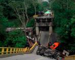 Caída del puente El Alambrado que comunica al Quindío con el Valle del Cauca afectaría considerablemente al sector transporte. Foto: Cortesía. 