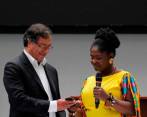 La vicepresidenta Francia Márquez (izquierda), quien liderará la nueva cartera, aseguró que el objetivo es “cerrar las brechas de inequidad y desigualdad en Colombia”. 