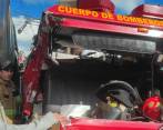 Este fue el daño que sufrió el carro de bomberos de El Carmen de Viboral, antes de atender el incendio en Rionegro, al cual llegaron. FOTO: CORTESÍA