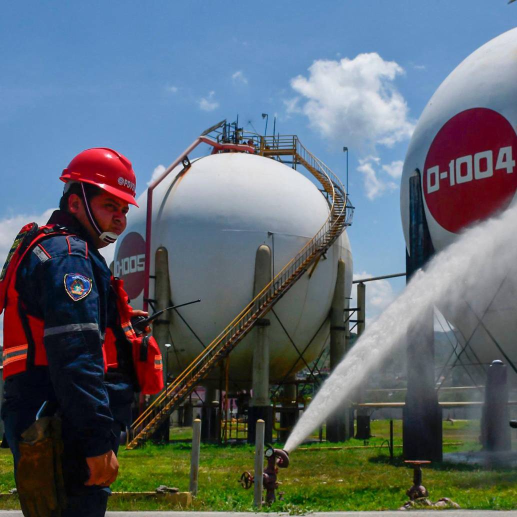 Estados Unidos busca aumentar la oferta de petróleo global al flexibilizar sanciones contra PDVSA. FOTO: GETTY