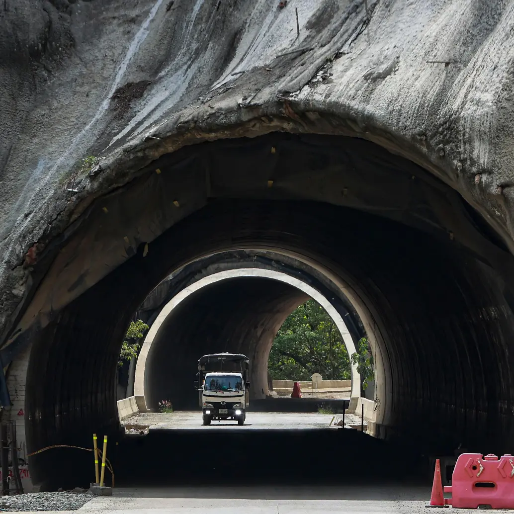 Obras de acceso al Túnel del Toyo recibirán una adición de $39.613 millones para garantizar su continuidad hasta finales de 2026. FOTO Manuel Saldarriaga