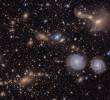 Esta imagen captura una pequeña sección de la vista del Cúmulo de Virgo del Observatorio Vera C. Rubin de NSF–DOE, ofreciendo una vívida visión de la diversidad del cosmos. Se observan dos prominentes galaxias espirales, tres galaxias en fusión, grupos de galaxias cercanas y distantes, estrellas dentro de nuestra propia Vía Láctea y mucho más. FOTO cortesía Observatorio Vera C. Rubin de NSF–DOE