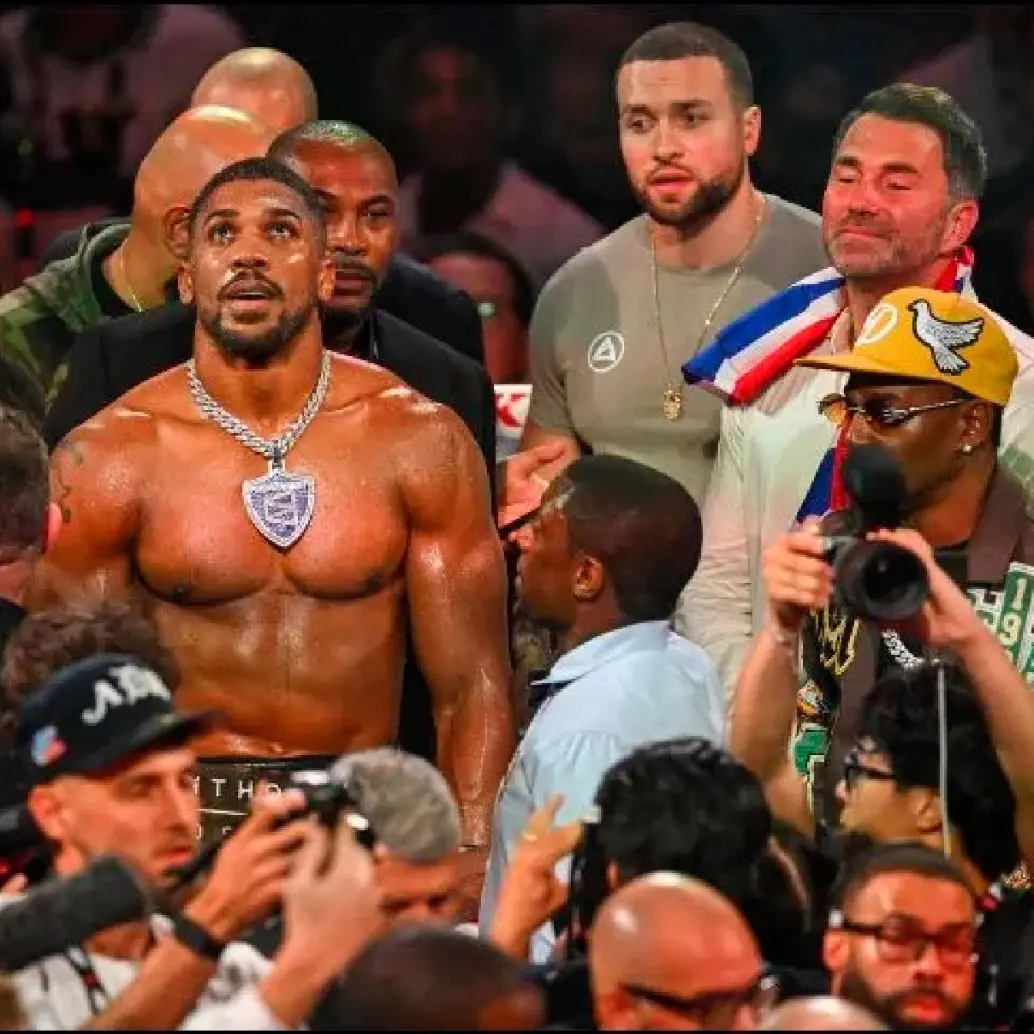 En 2026 Joshua, excampeón olímpico, tiene previsto enfrentarse a su compatriota y también excampeón mundial Tyson Fury. FOTO: AFP