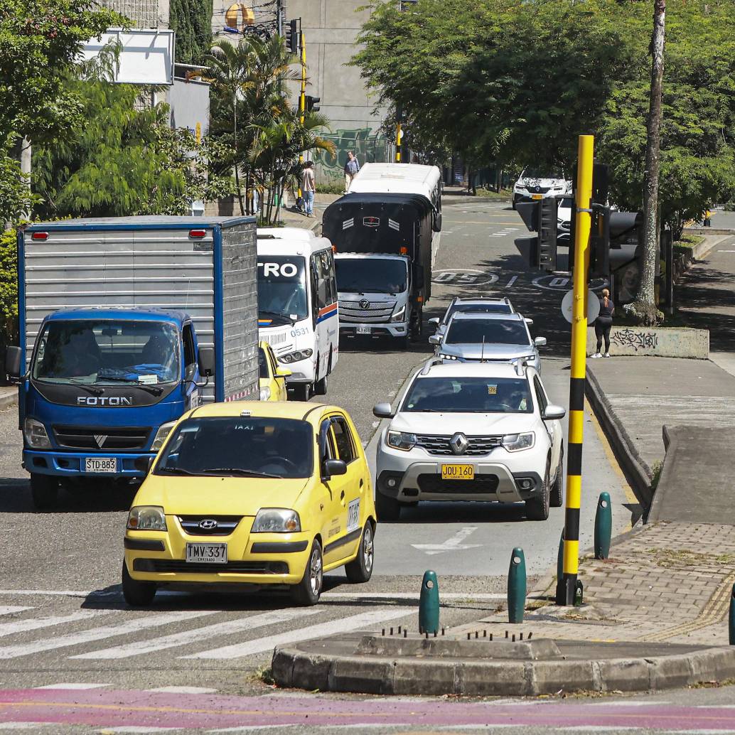 Obras del Metroplús en la Carrera 43A en Envigado. Foto: Manuel Saldarriaga Quintero.