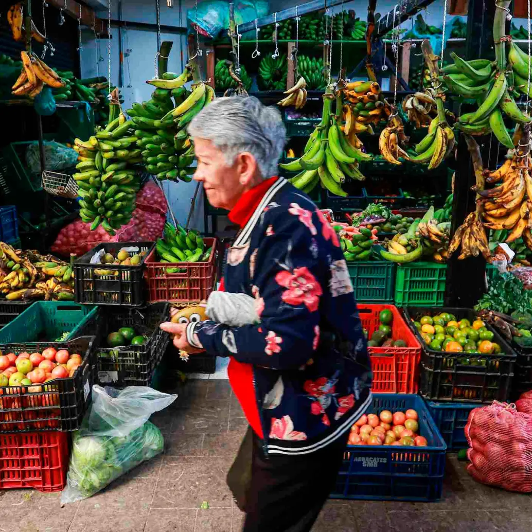 En Medellín, los gastos básicos están haciendo que el dinero rinda menos que hace un año. FOTO: MANUEL SALDARRIAGA