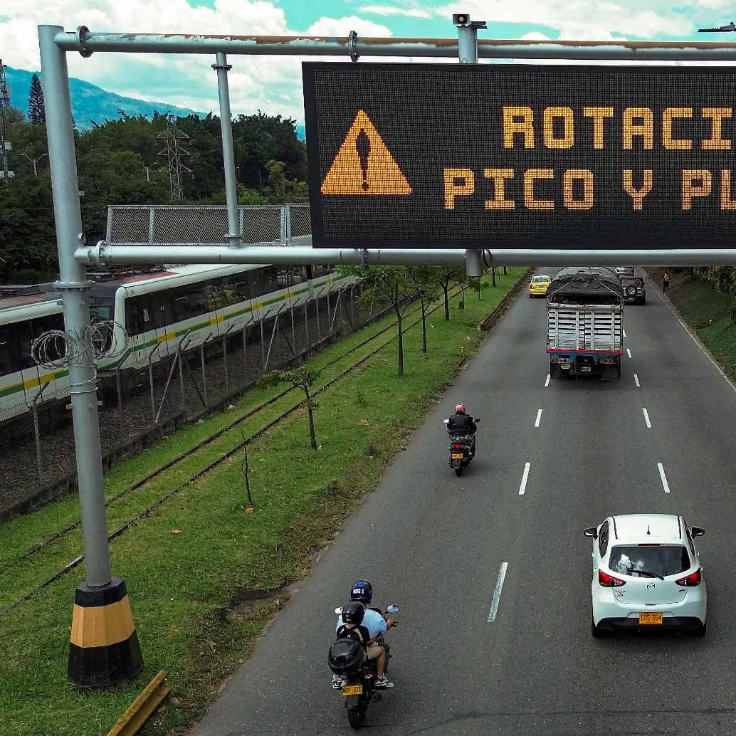 Esté atento a cómo y cuándo se hacen los cambios del pico y placa, para evitar confusiones y sanciones. FOTO: MANUEL SALDARRIAGA