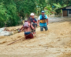 Personal del Dagran atiende a damnificados. Foto: Cortesía Dagran. 