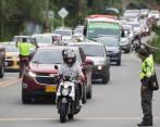 En los principales corredores viales de Antioquia hay unos 400 hombres y mujeres de la policía para garantizar la seguridad. FOTO EL COLOMBIANO