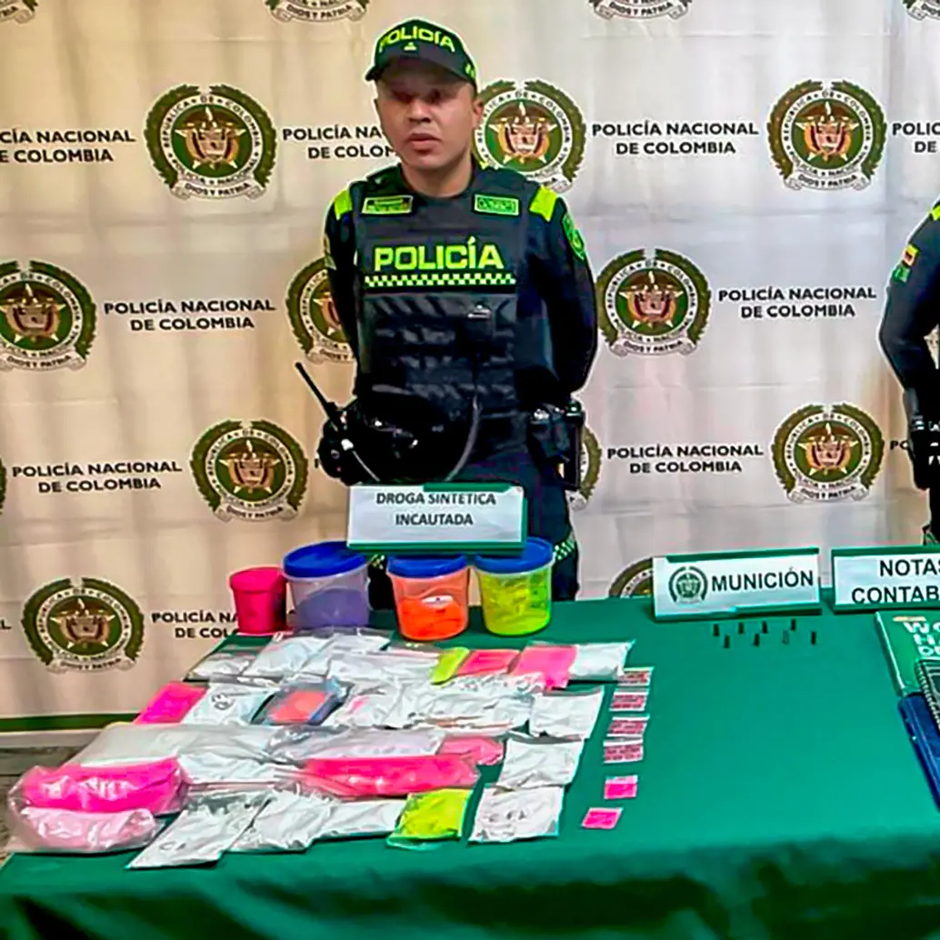 Estos fueron los elementos hallados dentro de la vivienda en el barrio Los Colores, de Medellín. FOTO CORTESÍA POLICÍA METROPOLITANA