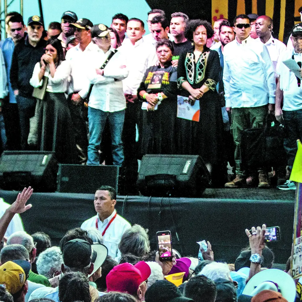 Algunos trabajadores aseguraron en La Alpujarra que fueron obligados a asistir al evento del presidente Gustavo Petro en Medellín. FOTO: EL COLOMBIANO